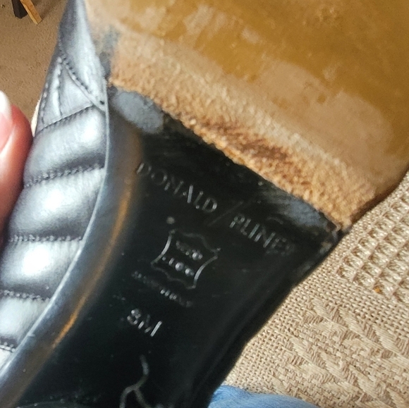 Donald Pliner Black Quilted Leather Pointed Toe Block Heel Pumps Size 8M - Picture 9 of 10